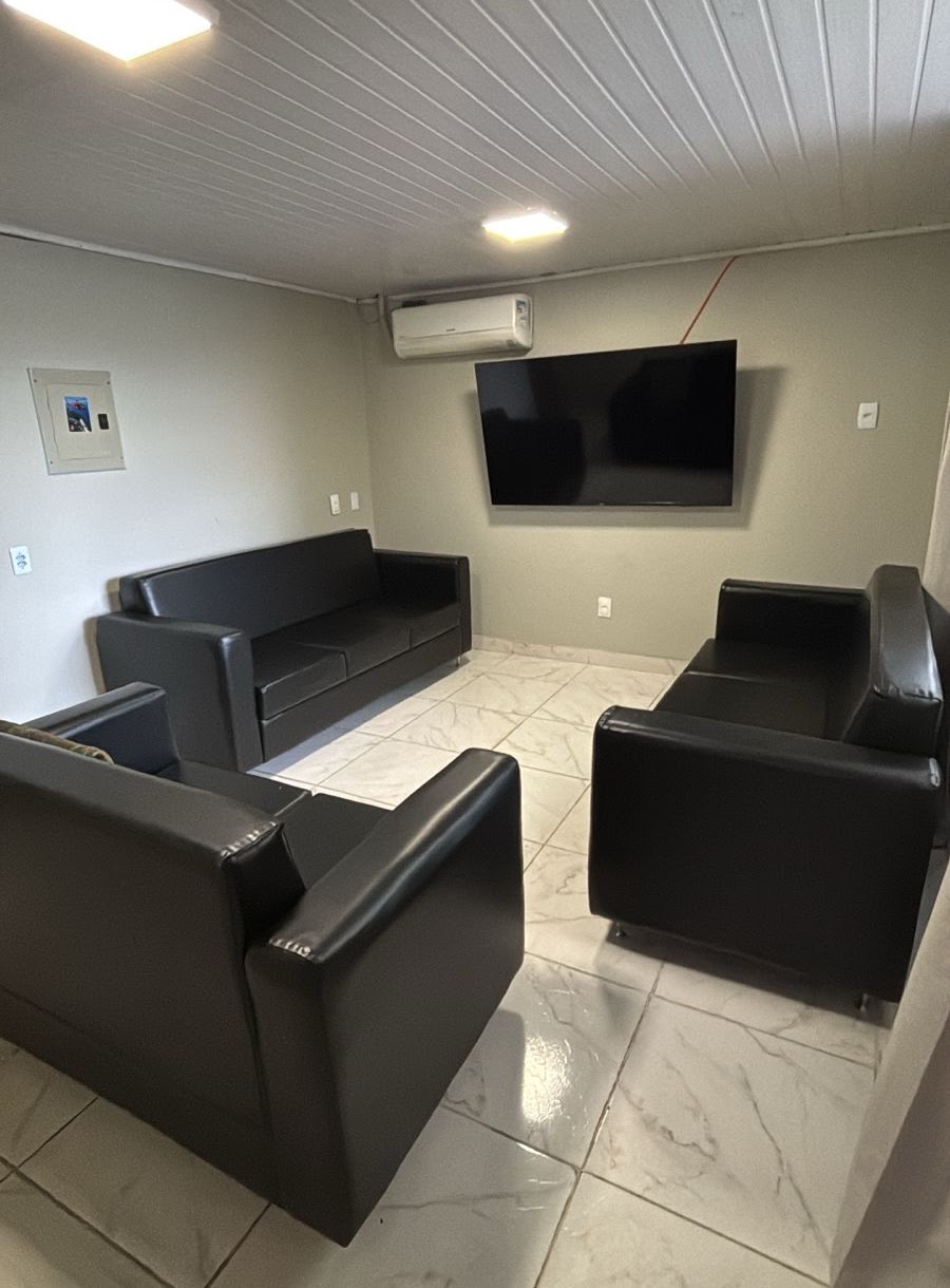 Novos sofás para a sala de briefing