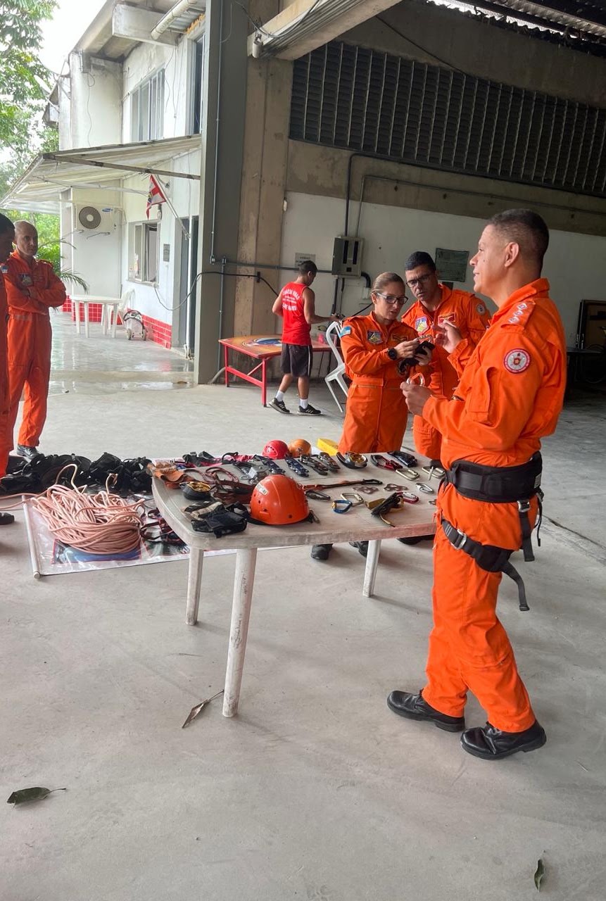 Inspeção e catálogo do material operacional